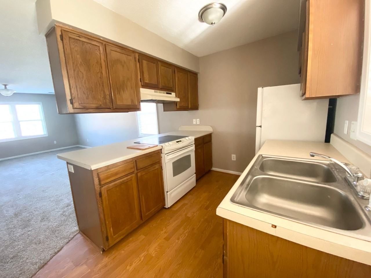 202 Old Oak Rd - Photo 2 of 11