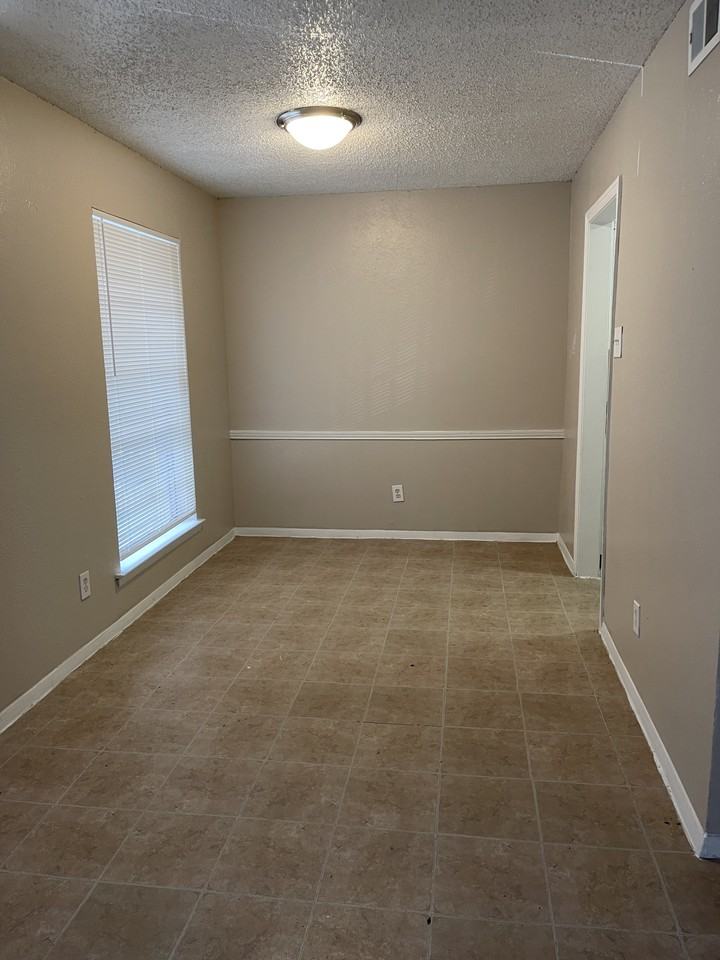 Rosa Vista Apartments - Photo 2 of 3