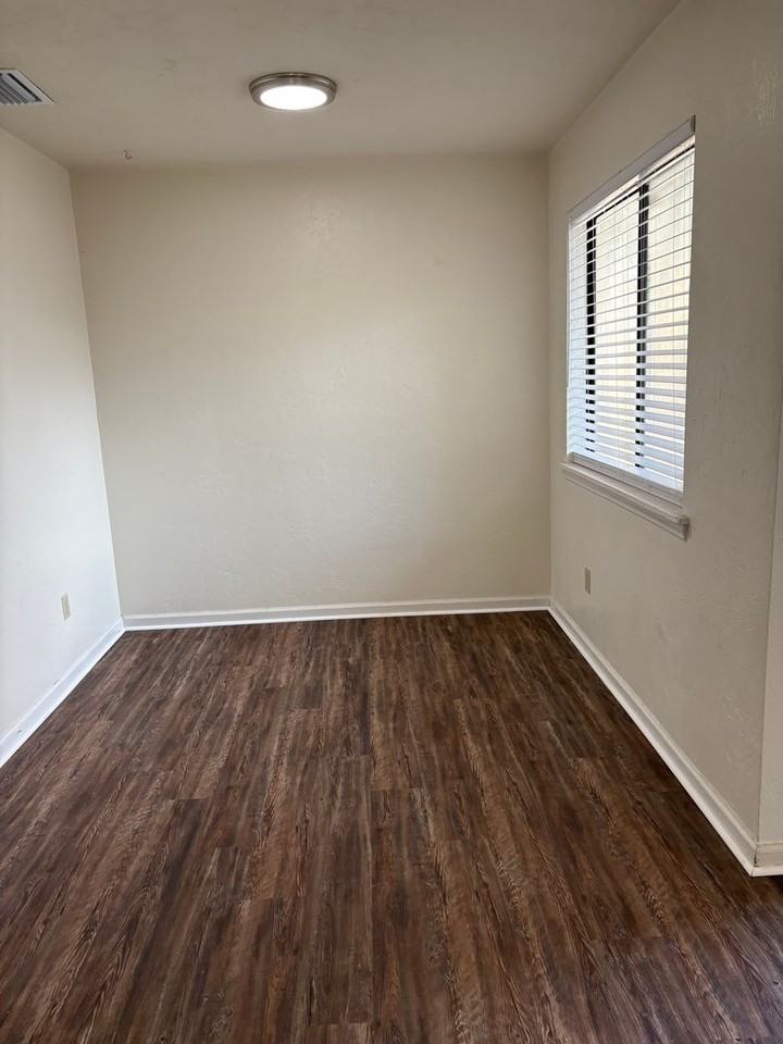 1414 Willow Bend Way - Photo 4 of 10