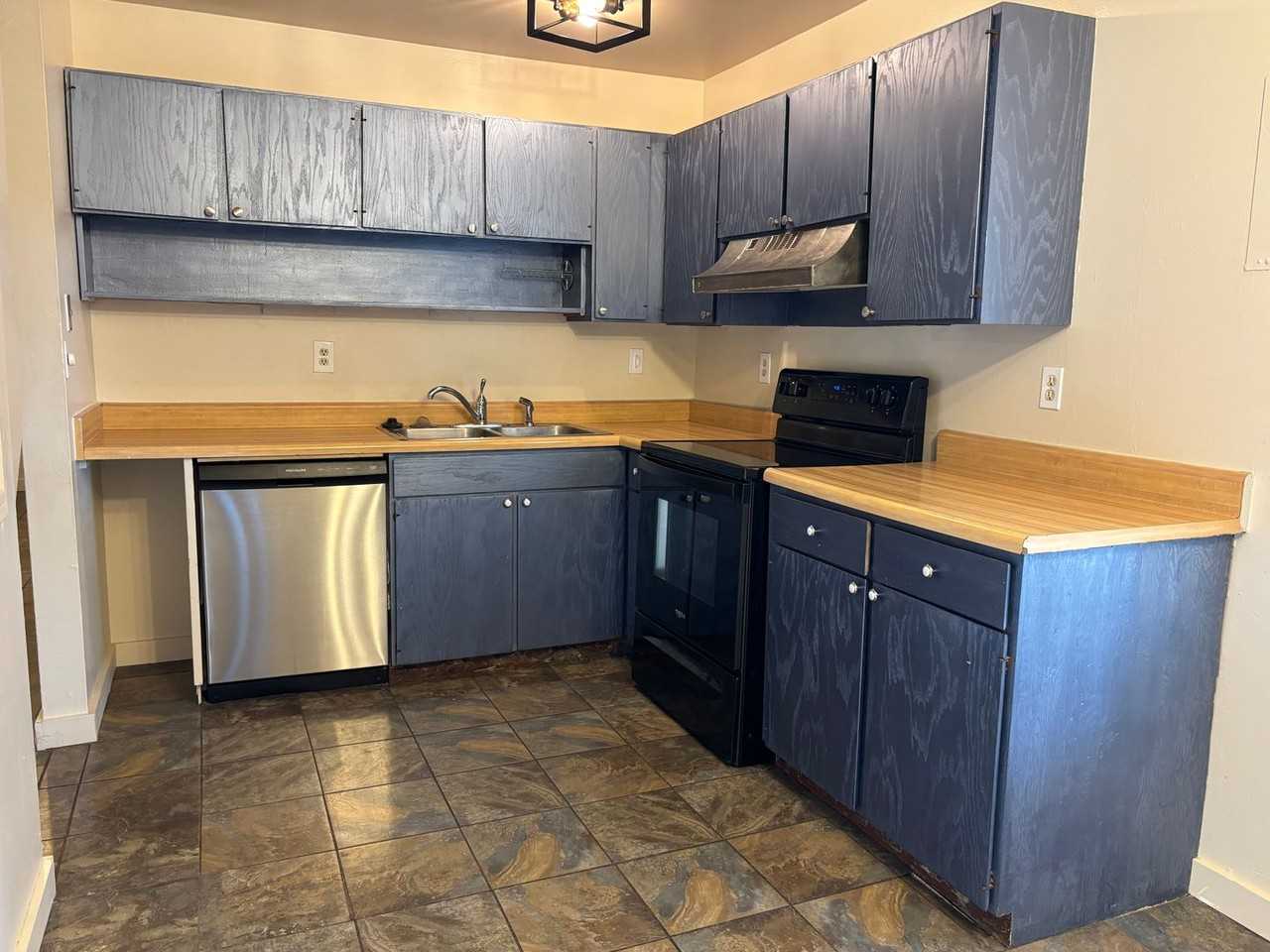 1204 Maxwell St - Photo 3 of 17