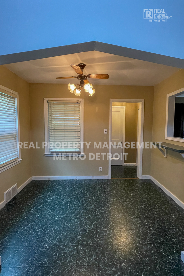 823 E 2nd St - Photo 7 of 22