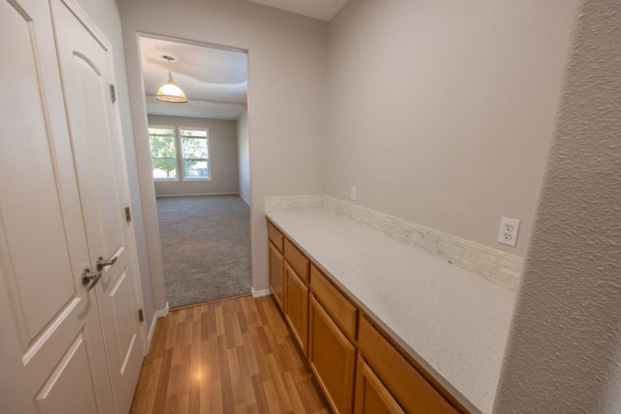 722 N 16th Ct - Photo 4 of 30