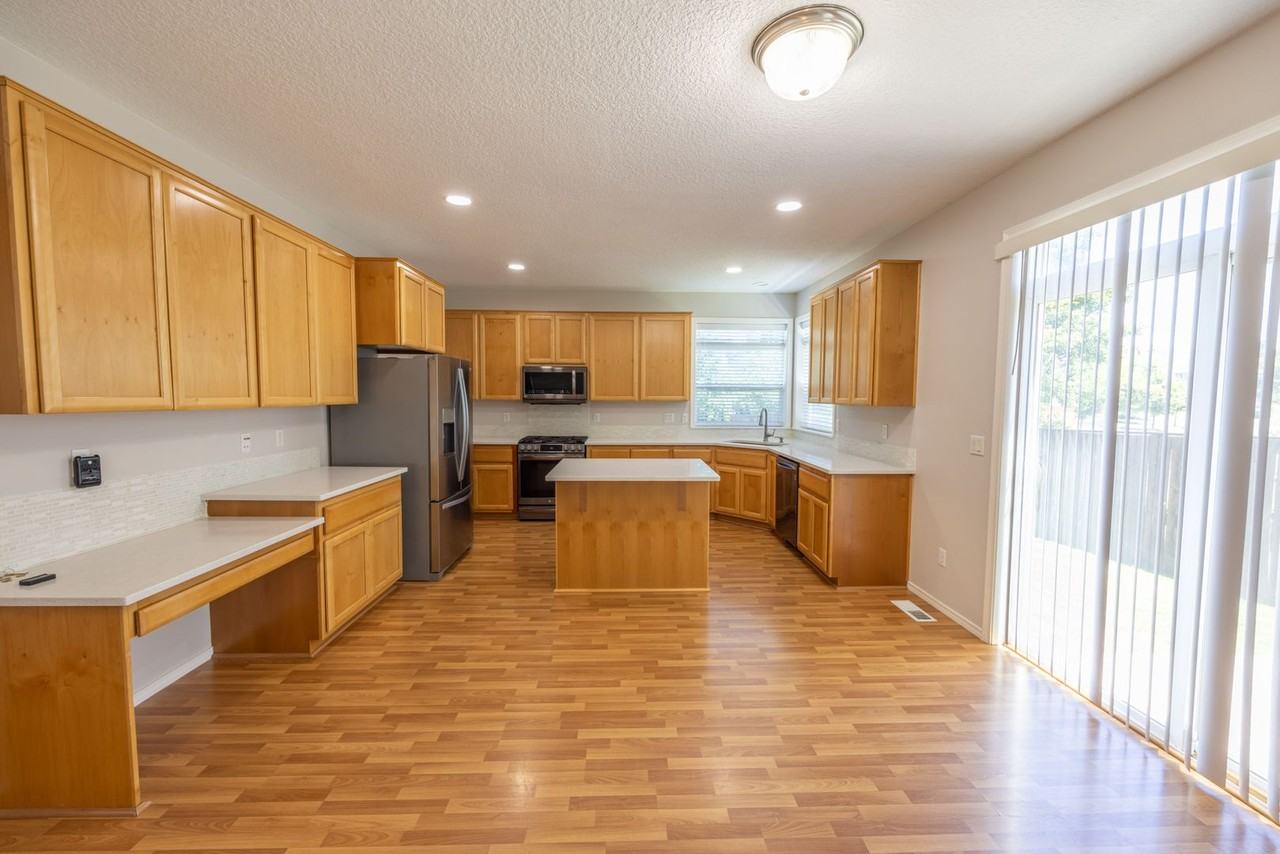 722 N 16th Ct - Photo 5 of 30