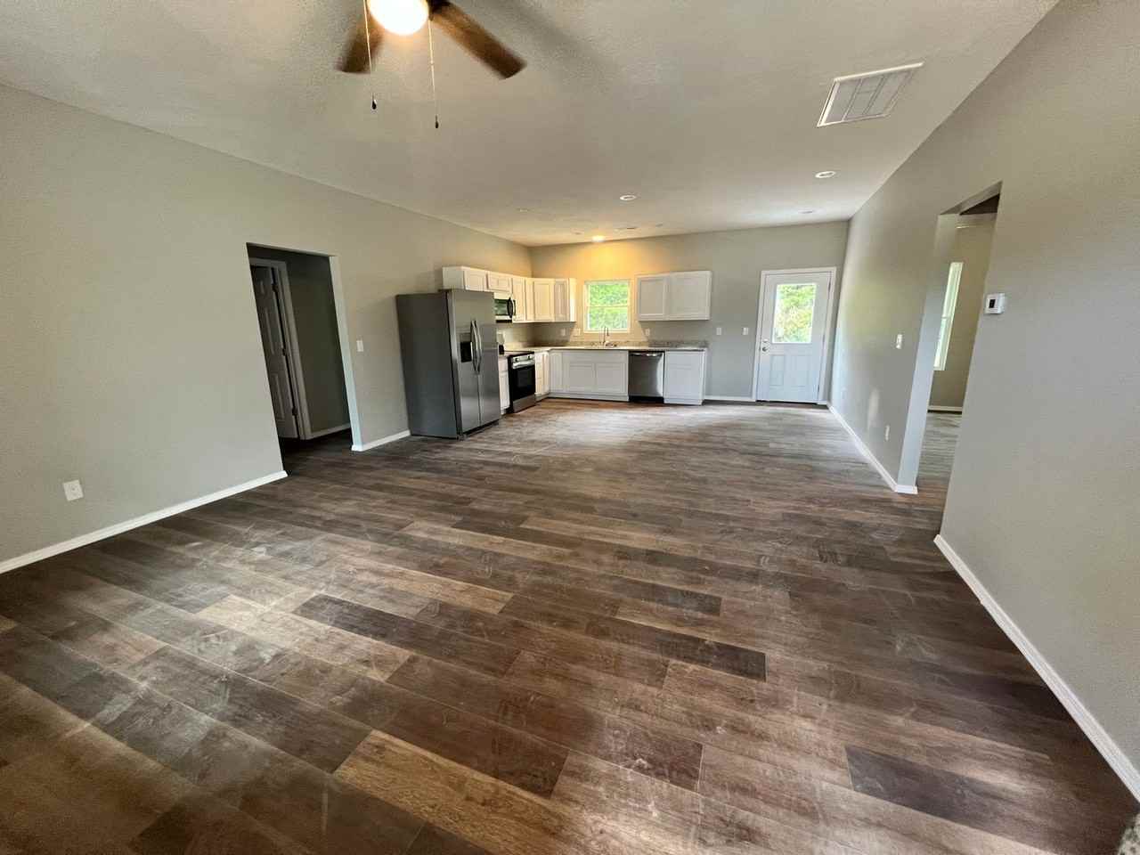 1100 S Mission Ave - Photo 2 of 13