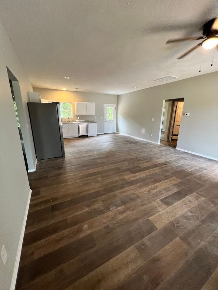 1100 S Mission Ave - Photo 3 of 13