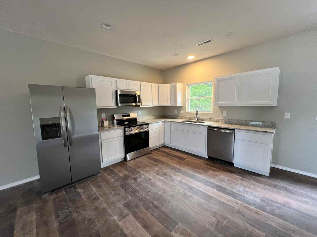 1100 S Mission Ave - Photo 4 of 13