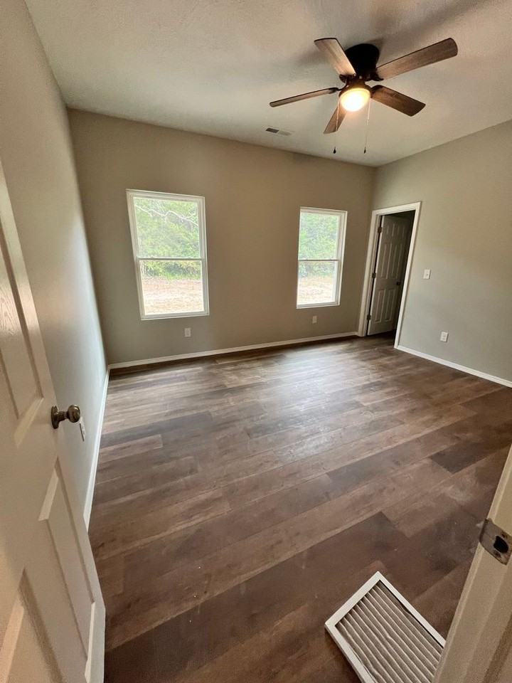 1100 S Mission Ave - Photo 7 of 13