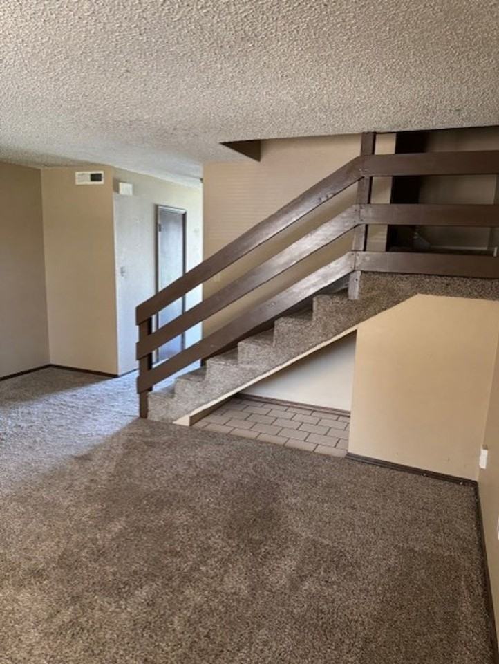 129 Crystal Cir - Photo 2 of 7