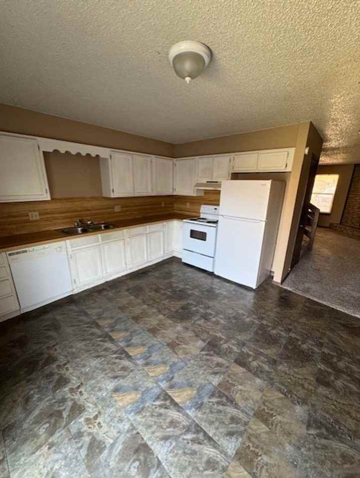 129 Crystal Cir - Photo 3 of 7