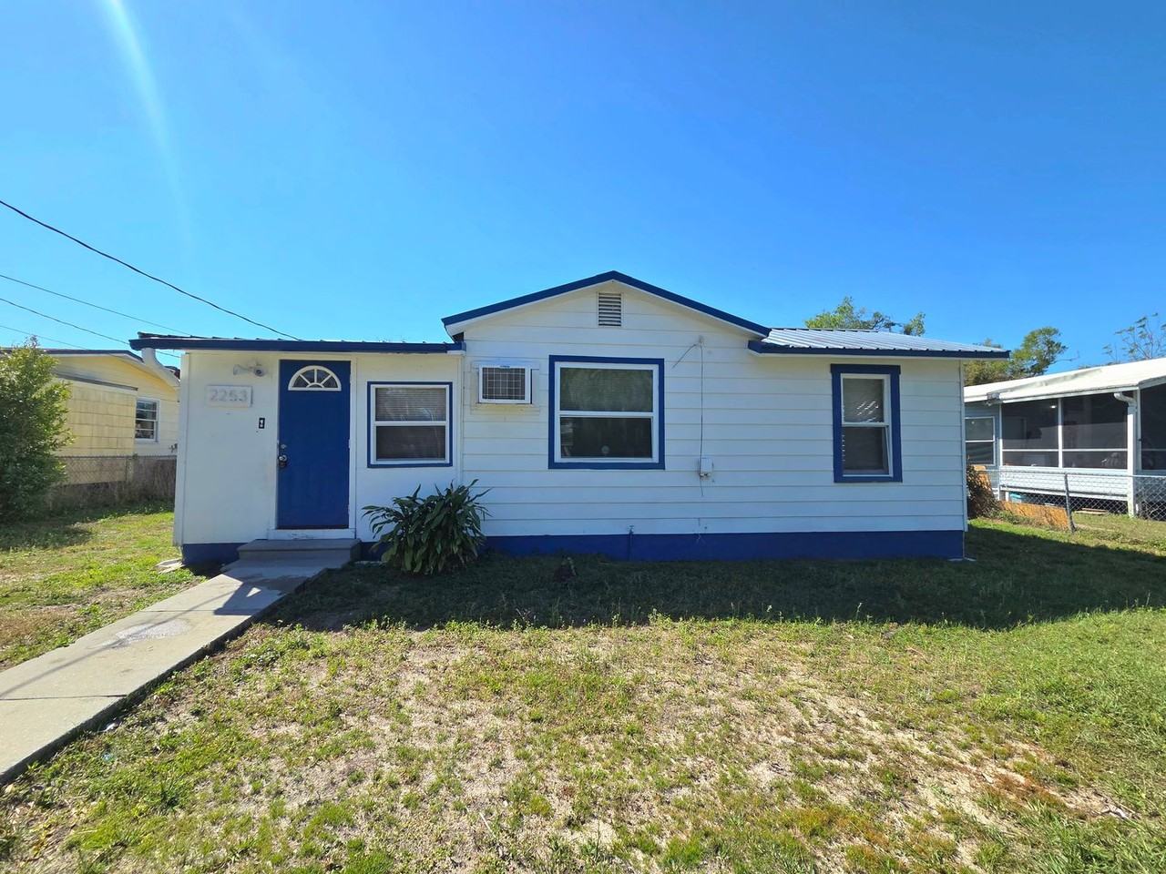 2253 Golfview St