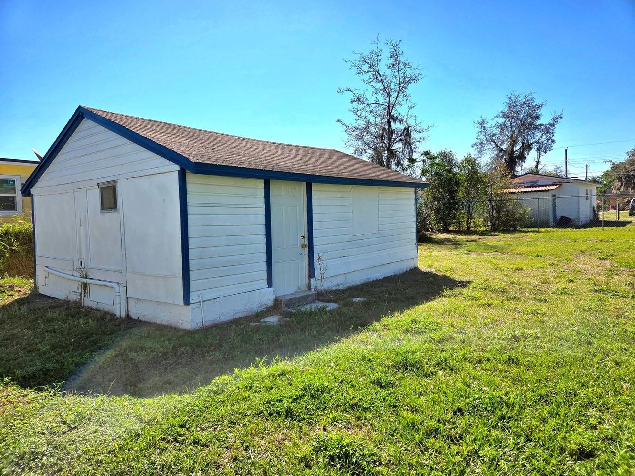 2253 Golfview St - Photo 2 of 17
