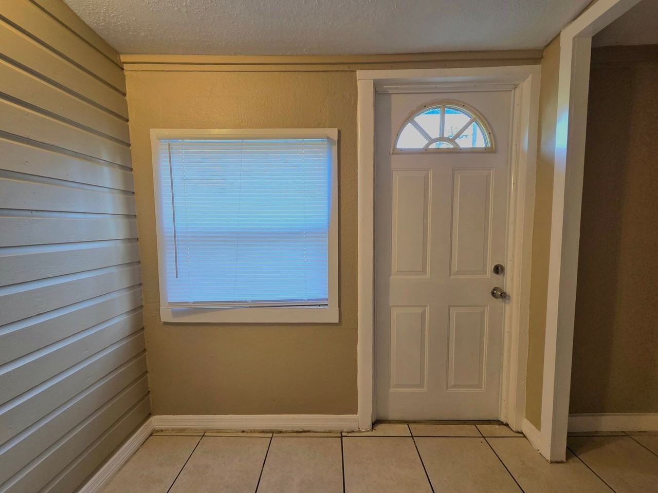2253 Golfview St - Photo 7 of 17