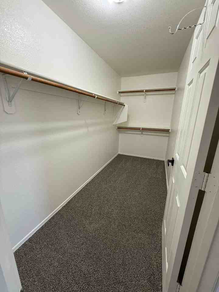 2556 N Splitwood Ave - Photo 7 of 30