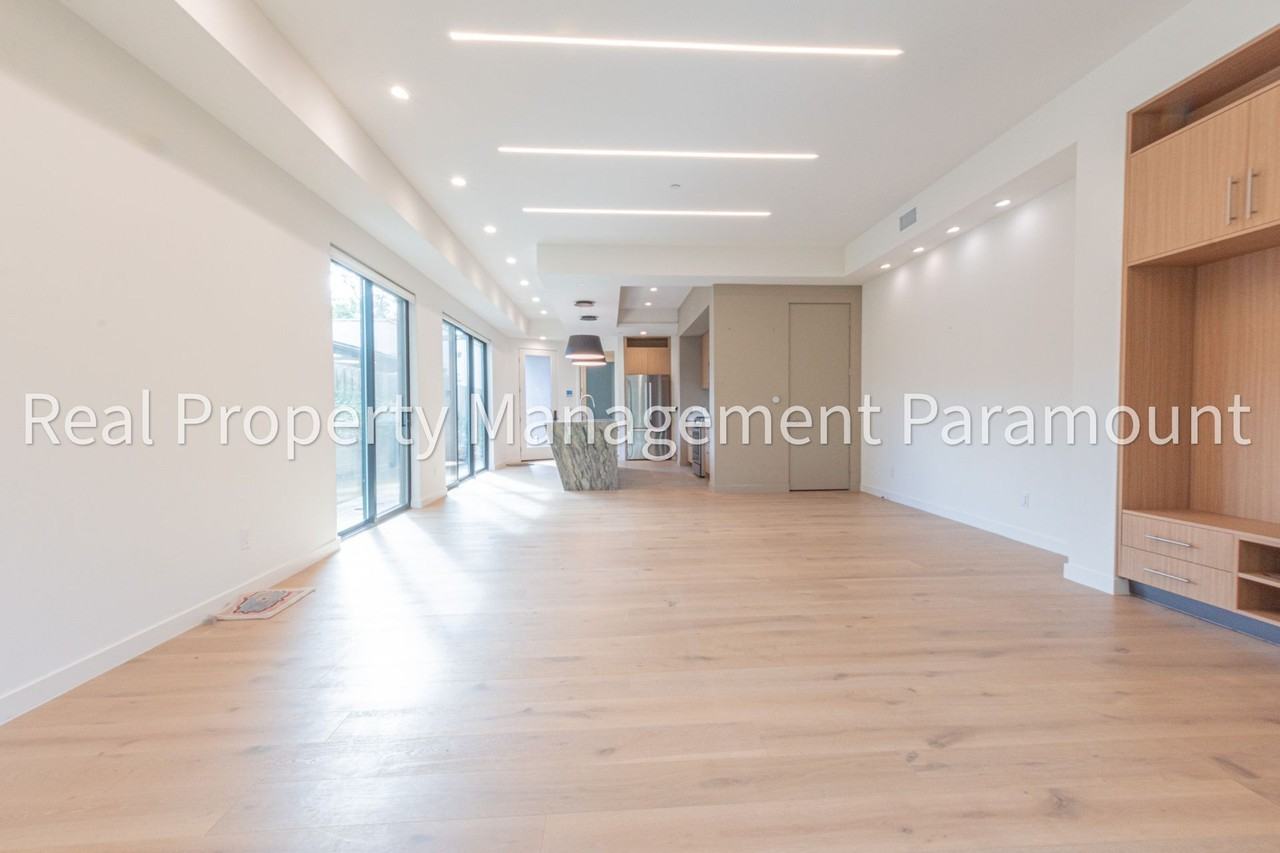 1542 N Hoover St - Photo 2 of 48