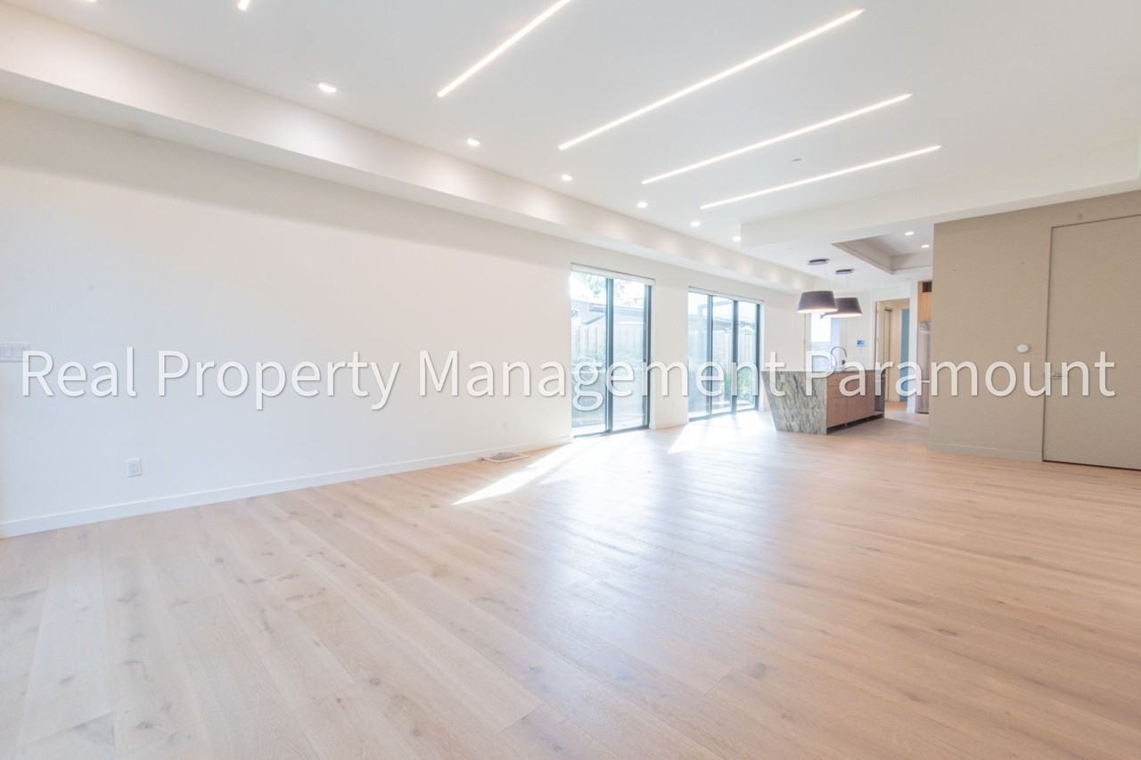 1542 N Hoover St - Photo 3 of 48