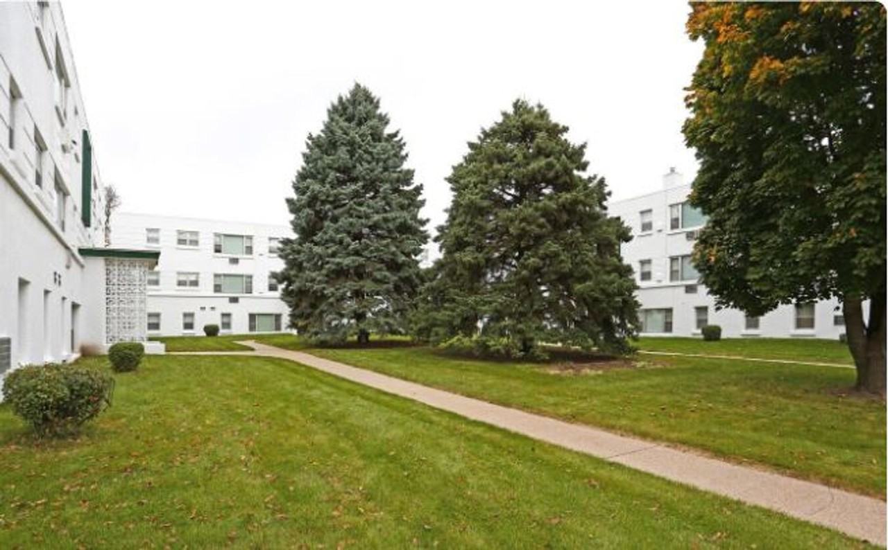 Welcome to Kenwood Manor Apartments – Tucked Away in the Heart of Sioux Falls - Photo 2 of 11