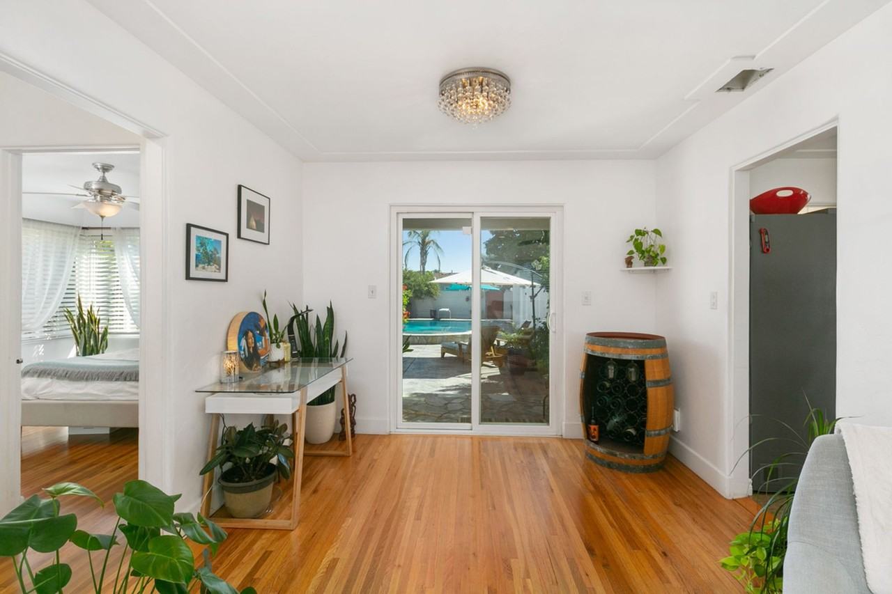 4677 Winona Ave - Photo 6 of 19