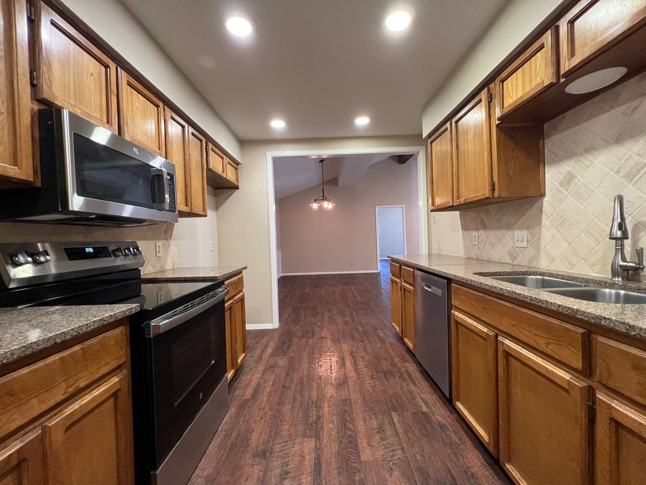5318 Crossridge Dr - Photo 4 of 33