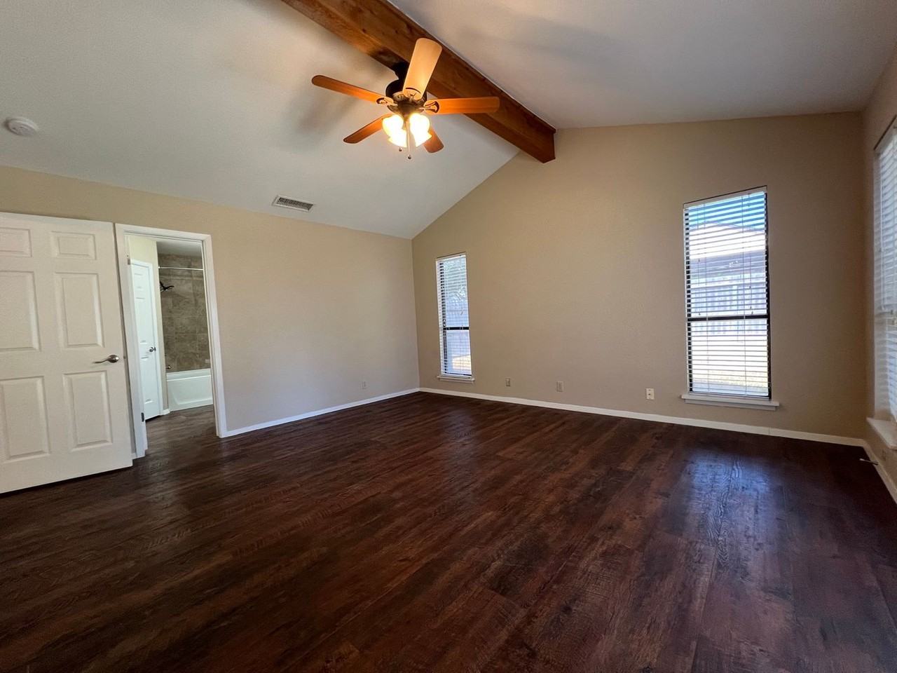 5318 Crossridge Dr - Photo 6 of 33