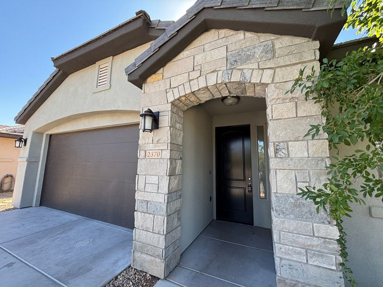 2370 E White Horse Dr - Photo 3 of 36