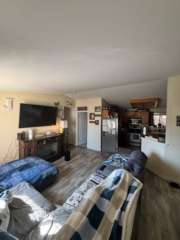 328 Wildrose Drive - Photo 3 of 4