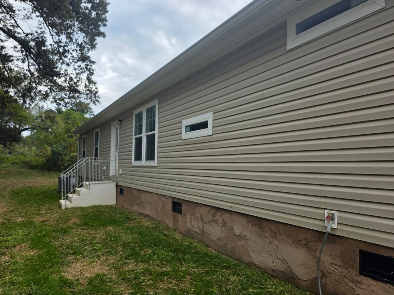 2946 Ellejoy Rd - Photo 2 of 19
