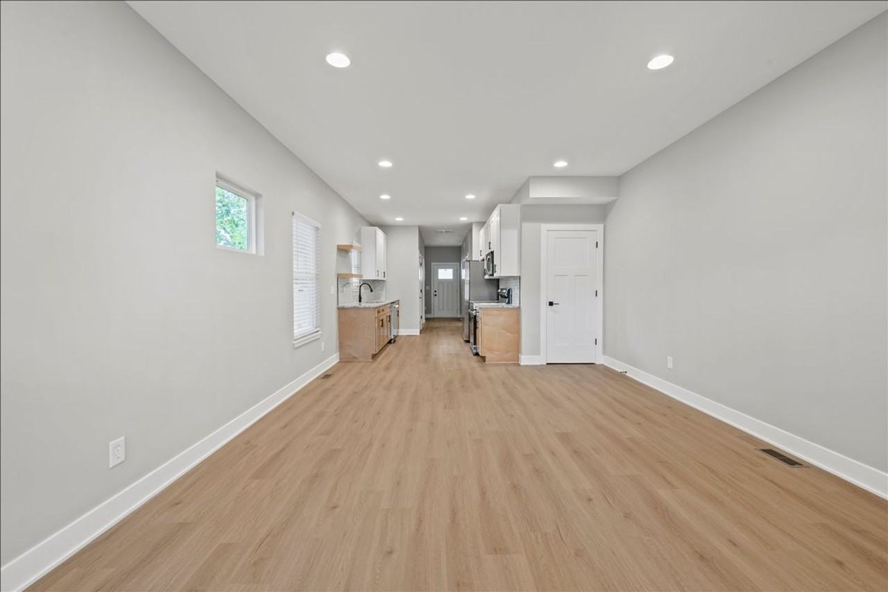 617 W 39th St - Photo 2 of 16