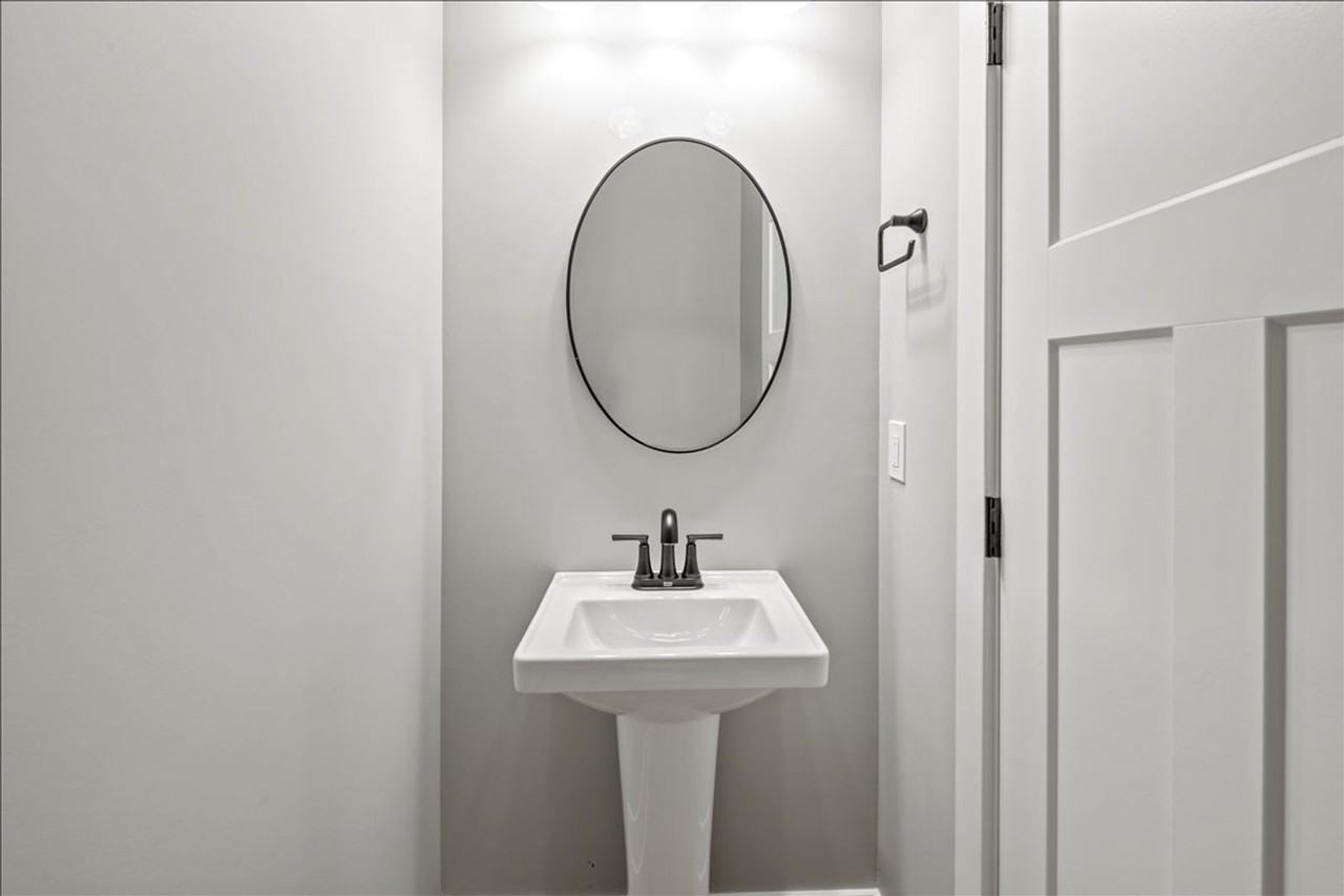 617 W 39th St - Photo 6 of 16