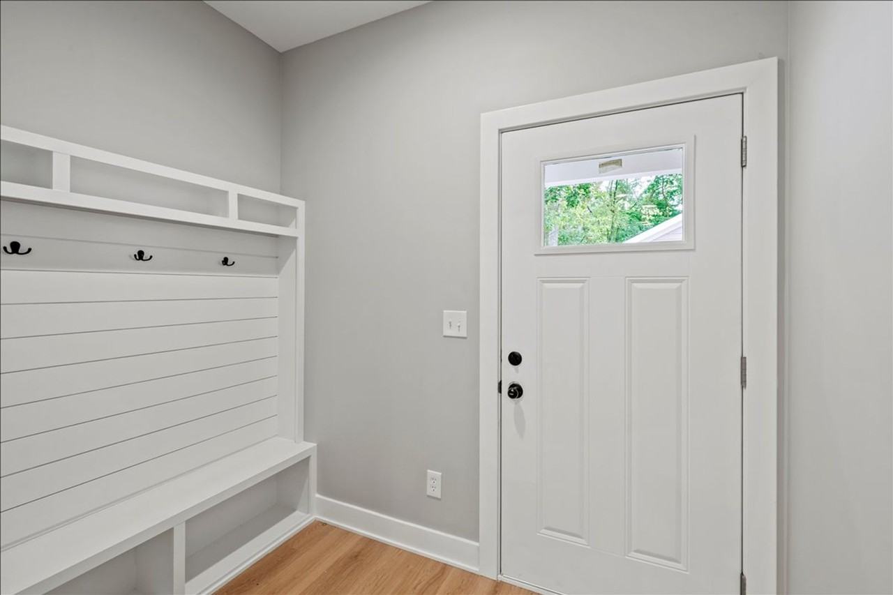 617 W 39th St - Photo 7 of 16