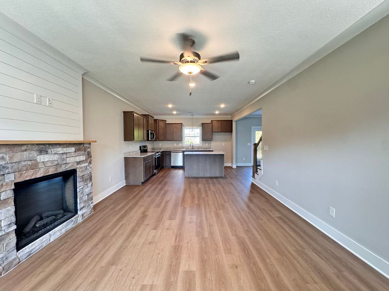 2726 Farmhouse Dr - Photo 5 of 23