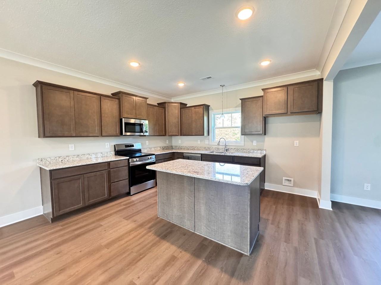 2726 Farmhouse Dr - Photo 6 of 23