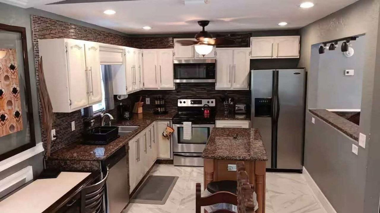 2900 Avenue H E - Photo 2 of 13