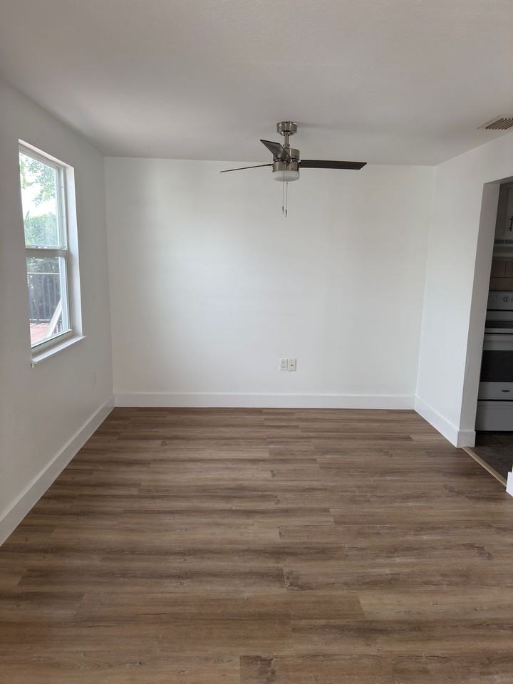 22291 Westchester Blvd #304 - Photo 4 of 11