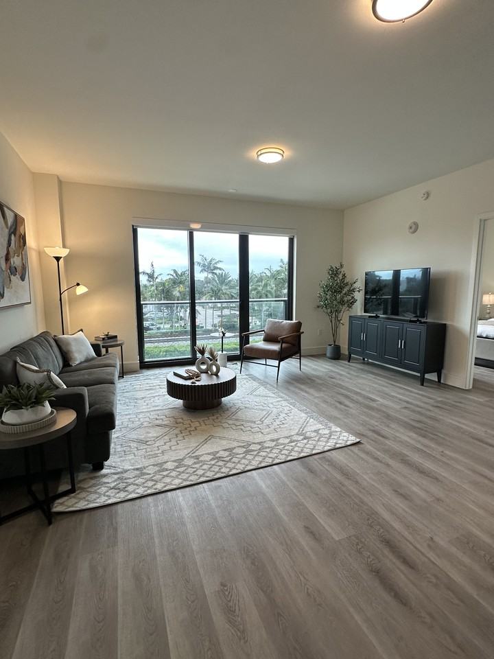 3701 N Dixie Hwy #303 - Photo 6 of 8