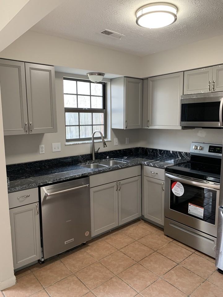 724 Ohio Pike #F - Photo 2 of 10