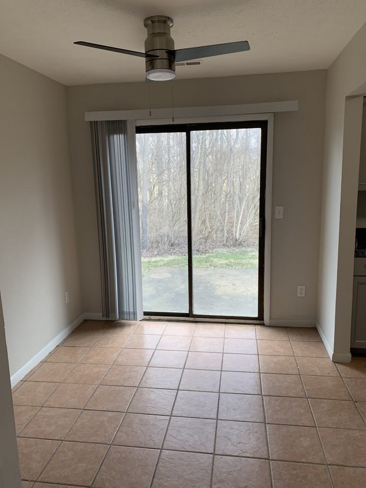 724 Ohio Pike #F - Photo 3 of 10