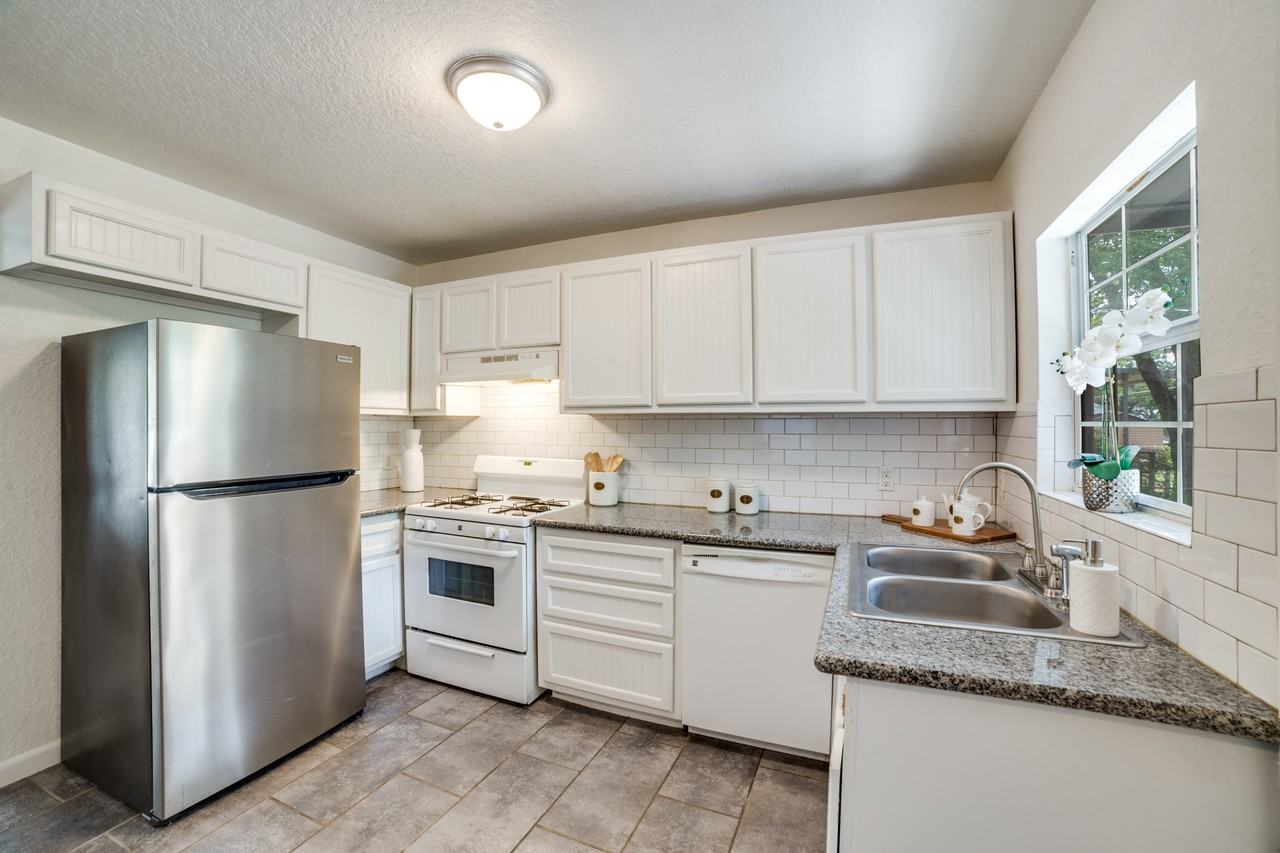 114 Oxford Dr #NA - Photo 3 of 11