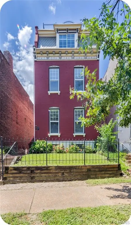 3011 Lemp Ave - Photo 2 of 33