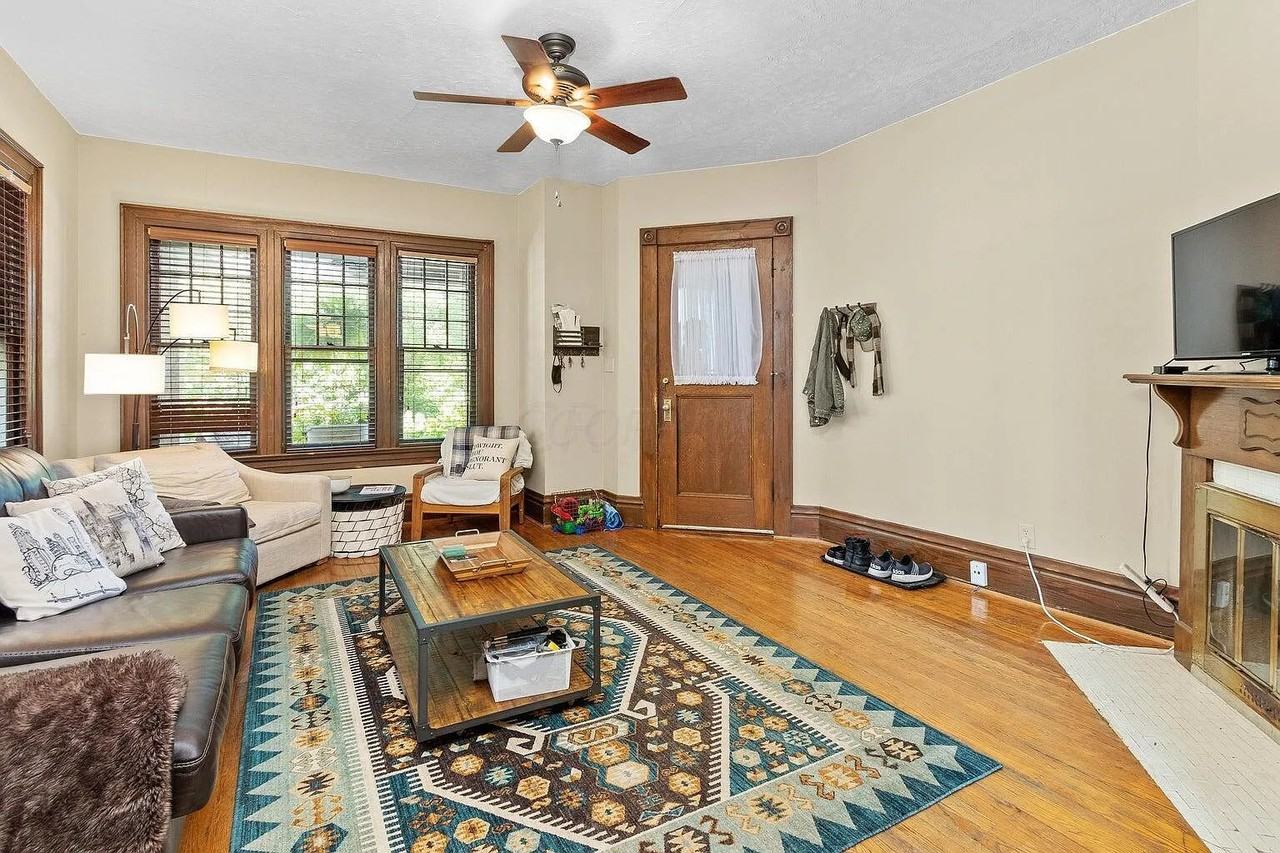 829 Franklin Ave - Photo 2 of 19