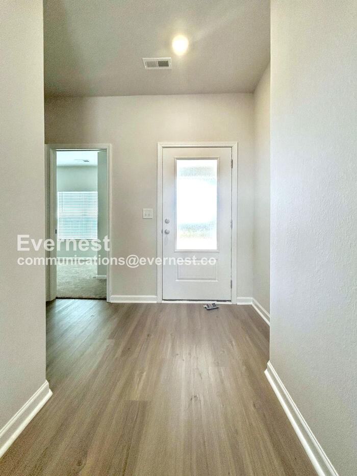 106 Lightning Dr - Photo 2 of 18