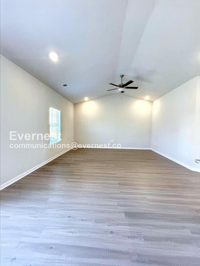 106 Lightning Dr - Photo 3 of 18