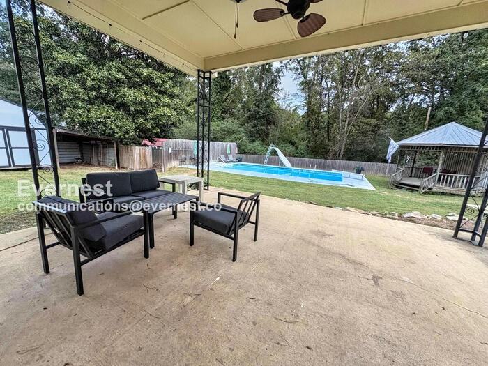1124 Saint Clair Rd - Photo 2 of 28