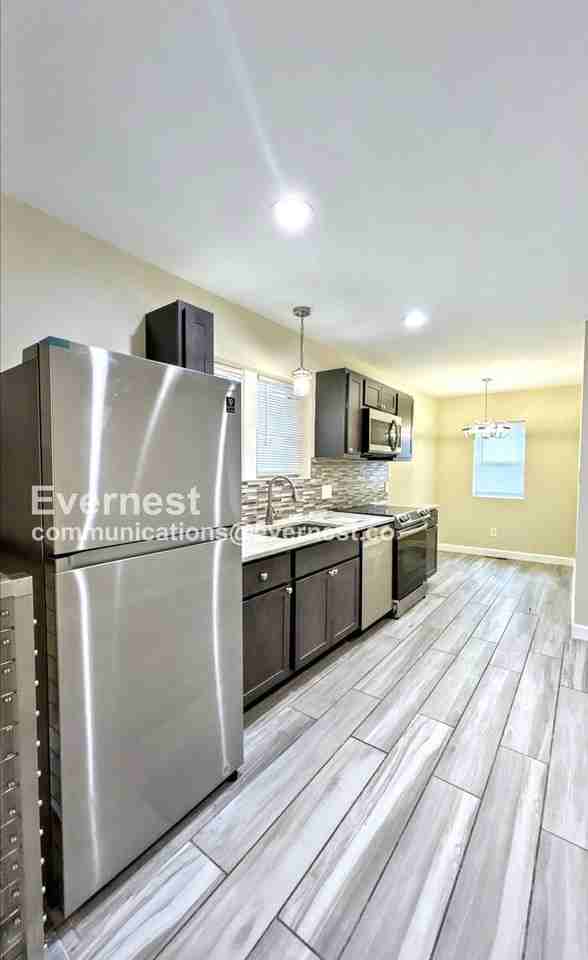 6902 Greenway Ave - Photo 2 of 20