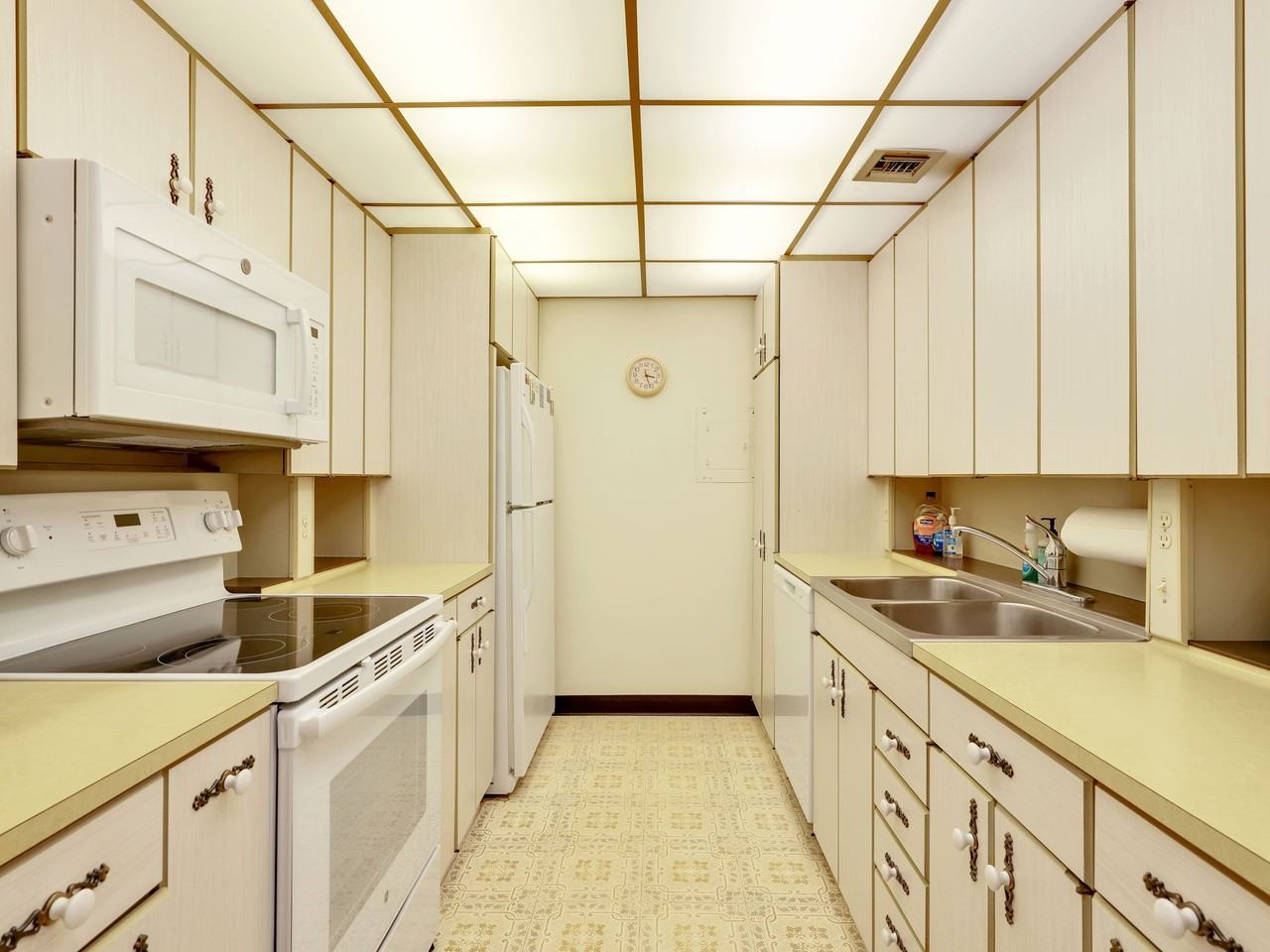 555 Park Shore Dr #307 - Photo 5 of 14