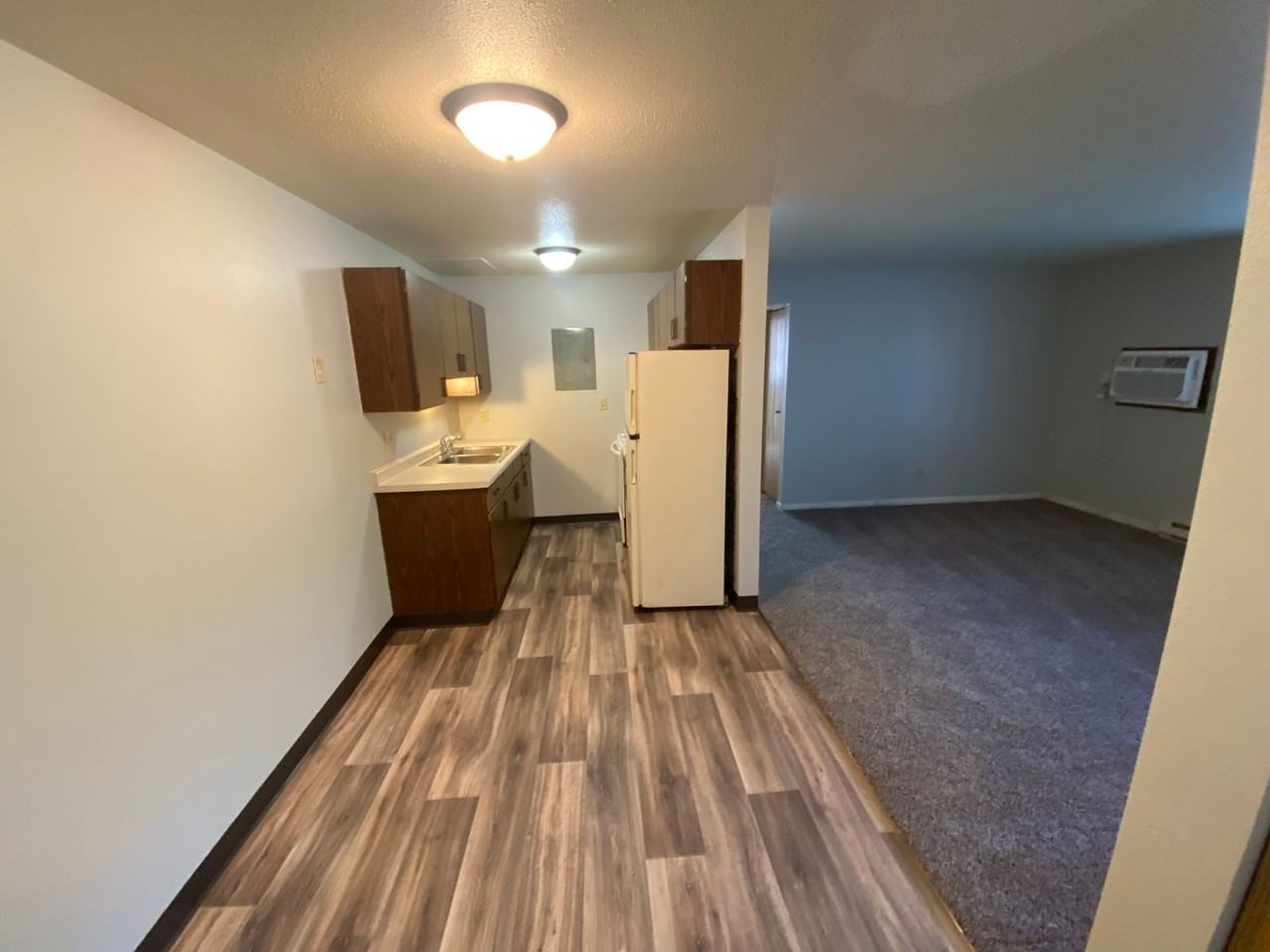 2615 - Photo 2 of 29