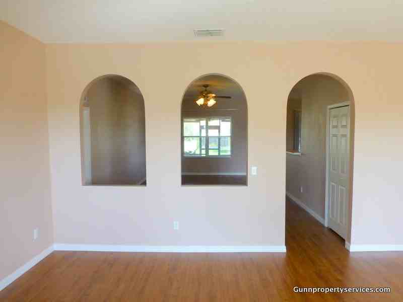 7541 Sloewood Dr - Photo 3 of 15