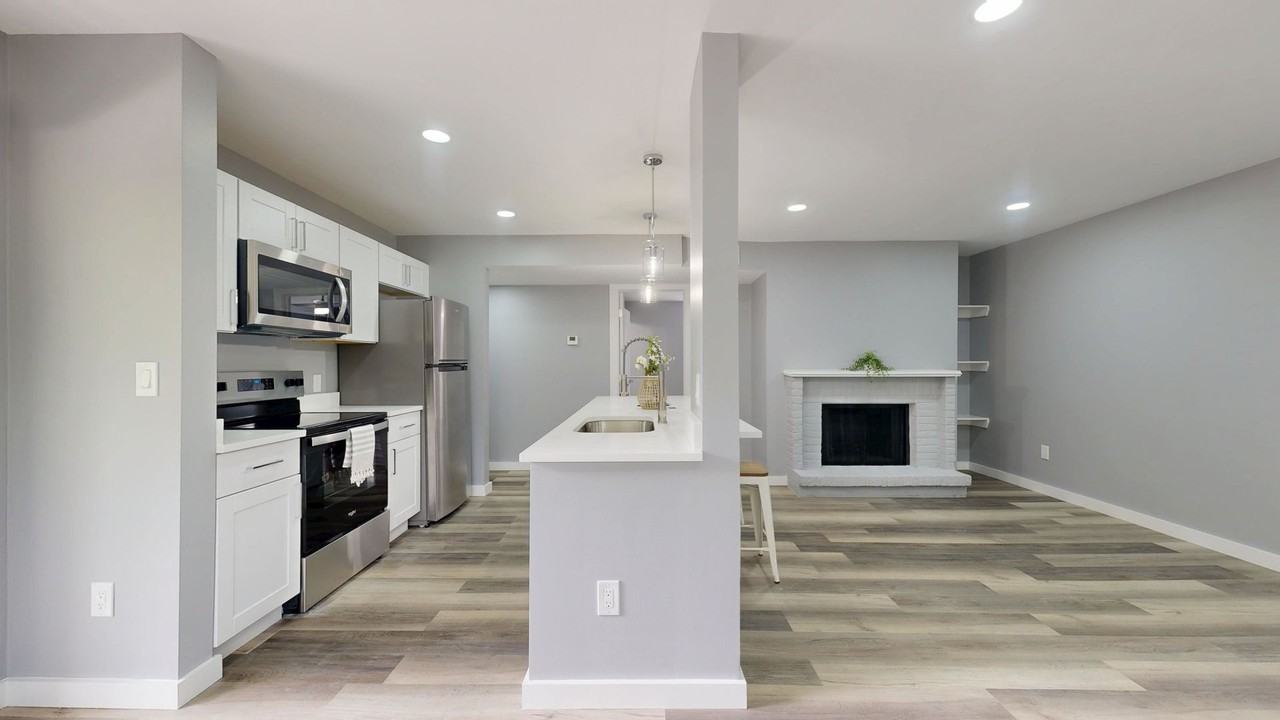 Elizabeth Green - Photo 5 of 50