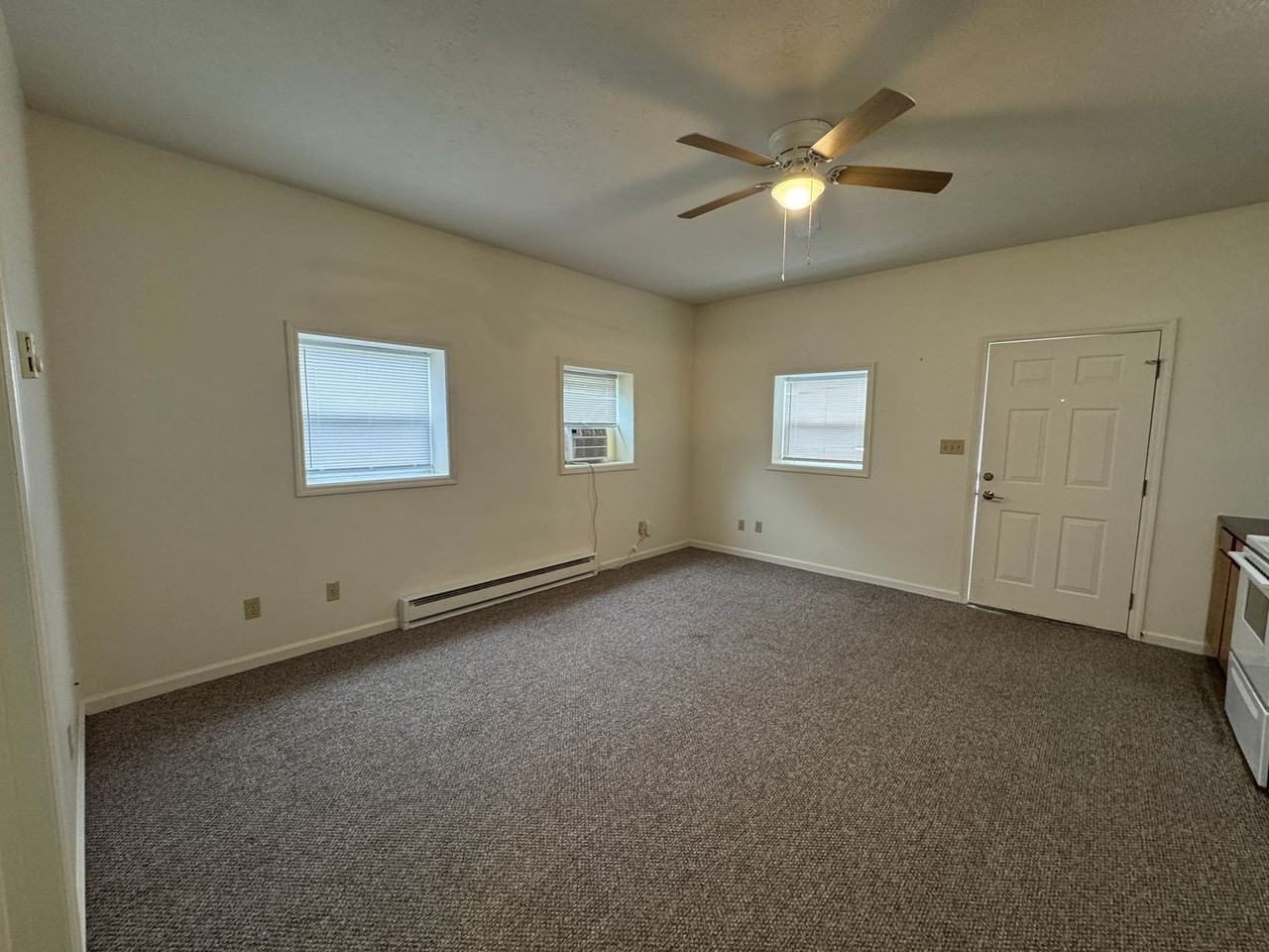 646, 650, 652, 658 Hillwood Dr - Photo 4 of 11