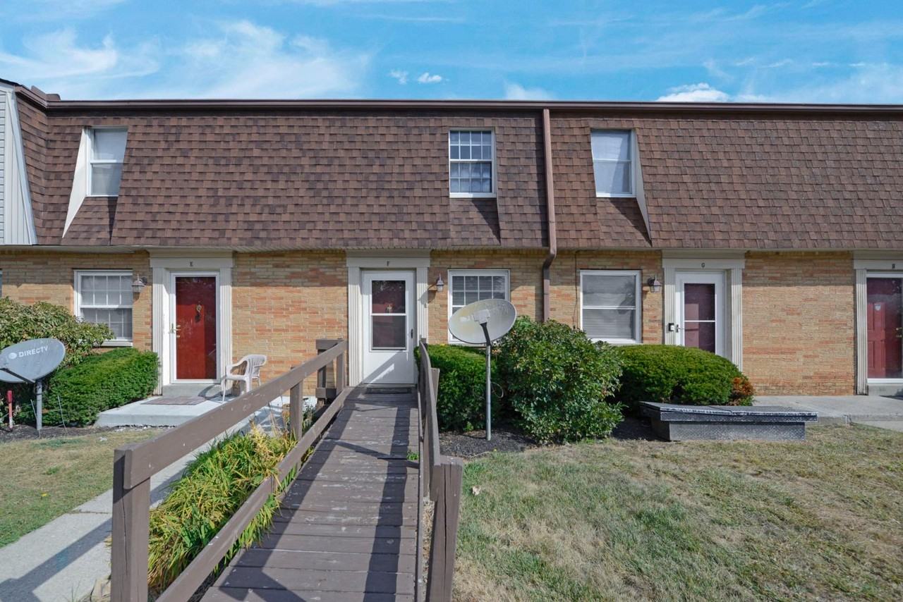 5696 Beechcroft Rd - Photo 2 of 20