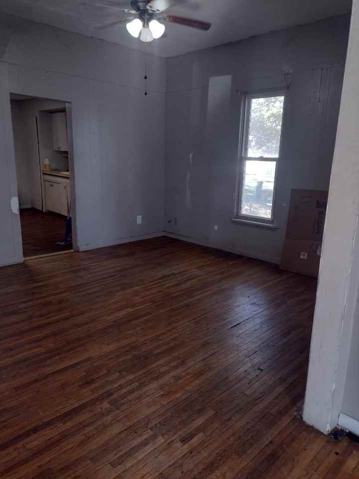 310 E 7th Ave - Photo 4 of 10